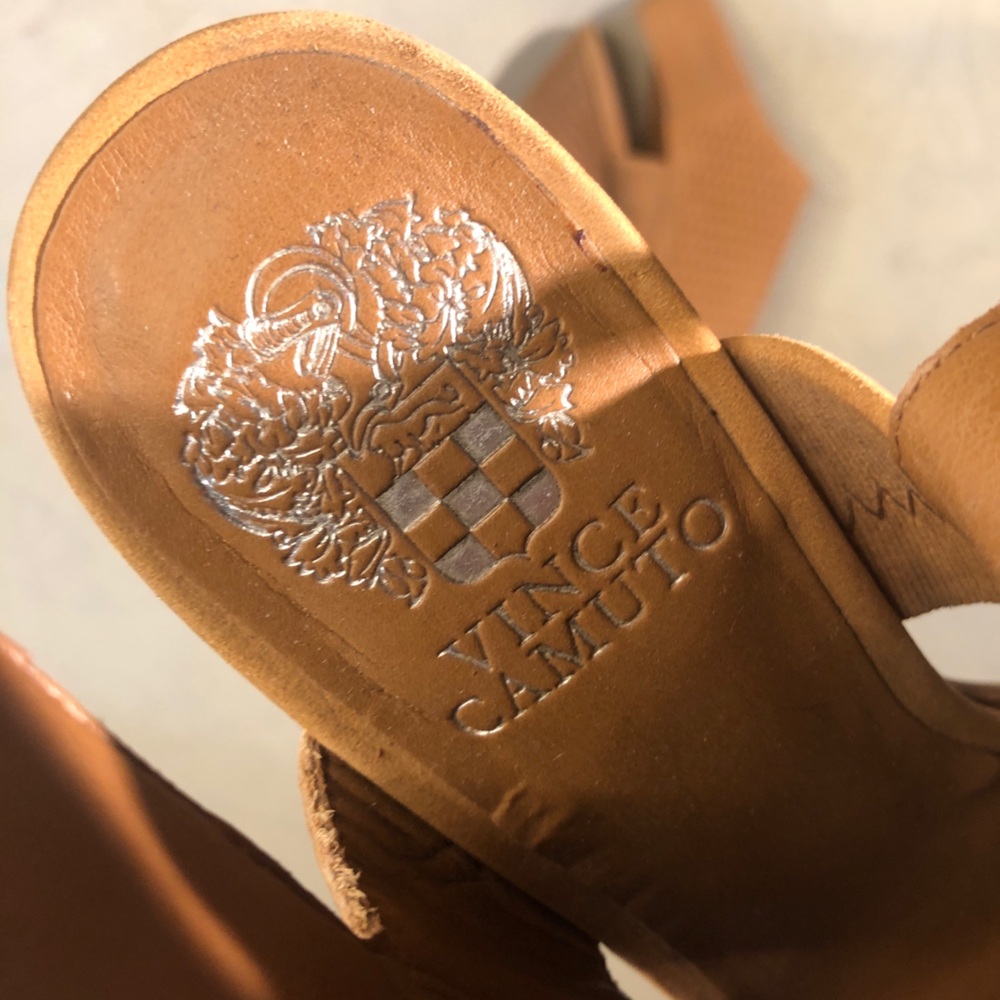 Vince Camuto 💐size 6.5 laser cut wooden heels. - Picture 9 of 12